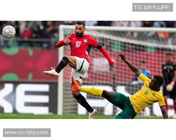 青木本方禁区外油炸丸子过人狂奔80米射门被扑引发球迷怒火